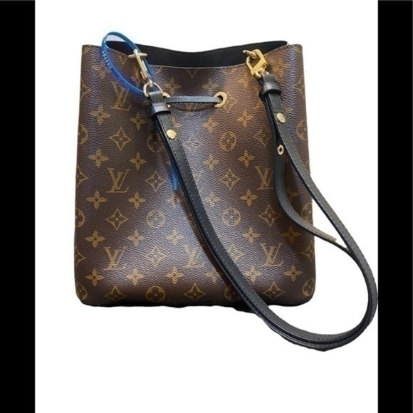 LOUIS VUITTON NeoNoe Monogram Canvas Shoulder Bag - Picture 4 of 14